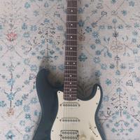 Chitarra elettrica con custodia e piedistallo