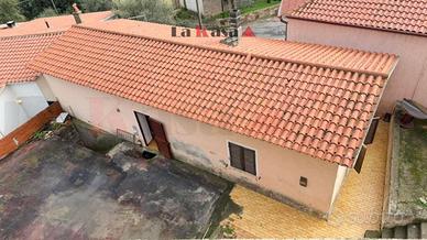 Casa indipendente con ampi spazi e possibilità di
