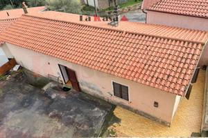 Casa indipendente con ampi spazi e possibilità di
