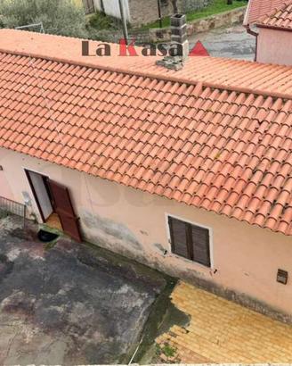 Casa indipendente con ampi spazi e possibilità di
