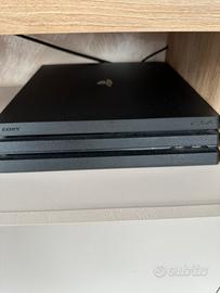 PS4 Pro + 2  Pad originali + TLOU 1/2 + Days Gone