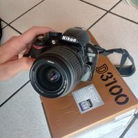 Nikon D 3100 con obbiettivo e accessori