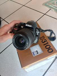 Nikon D 3100 con obbiettivo e accessori