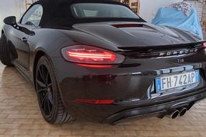 Porsche 718 boxer interno rosso Cartier 