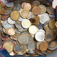 Lotto di oltre 130 monete mondiali, no scarti