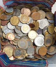 Lotto di oltre 130 monete mondiali, no scarti