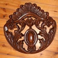 Antico fregio in legno scolpito a mano