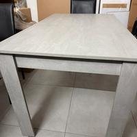 Tavolo  e 4 sedie -Pari al nuovo -