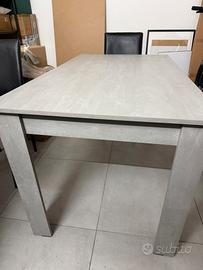 Tavolo  e 4 sedie -Pari al nuovo -