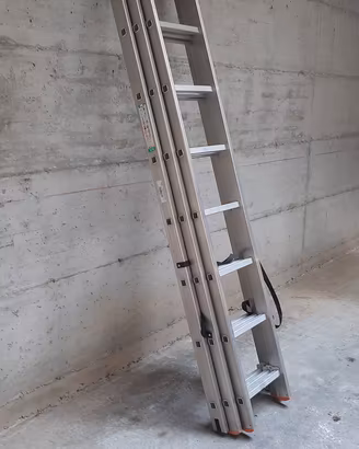 Scala in alluminio, allungabile. 