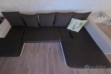 Divano con due penisole
