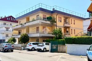 5 LOCALI A MONTEMURLO