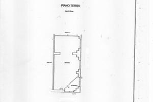 Vicchio fondo mq 130 tre vetrine strada