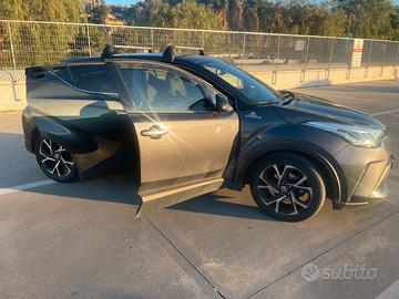 TOYOTA C-HR 1.8 Hybrid E-CVT Trend