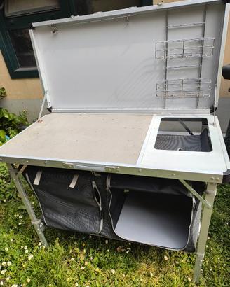 Mobiletto per campeggio