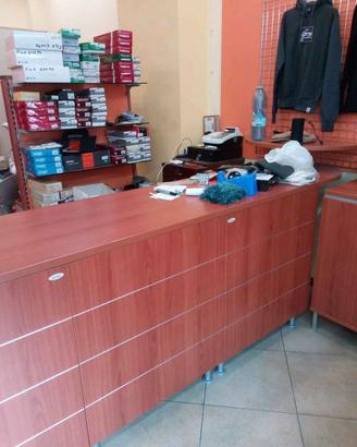 Arredamento per negozio.