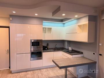 Cucina angolo bianca, elettrodomestici Electrolux