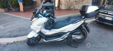 Honda Forza 300
