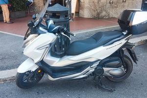 Honda Forza 300