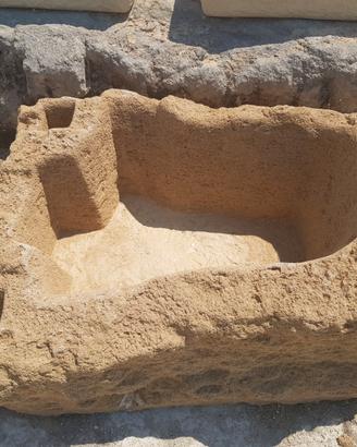Fioriera in pietra salentina forma irregolare