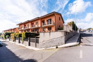 A Catania villetta angolare panoramica