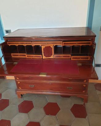 Cassettone Antico - Canterano  con ribalta