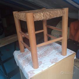 Seggioini in legno impagliati