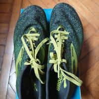 Scarpe chiodate per atletica leggera