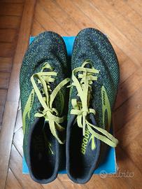 Scarpe chiodate per atletica leggera