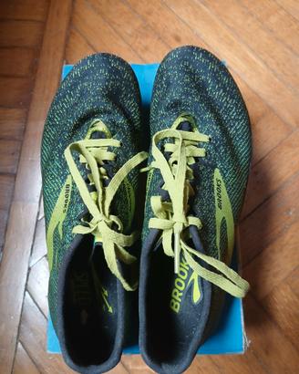 Scarpe chiodate per atletica leggera
