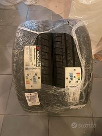 2 Gomme nuove yokohama invernali nuove 215/70/15