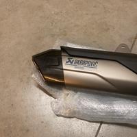 Scarico Akrapovic e catalizzatore