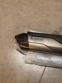 Scarico Akrapovic e catalizzatore