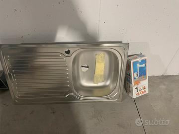 lavandino in acciaio per cucina con accessori