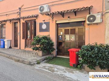 CAPACI: LOCALE C/1 CON TERRAZZA