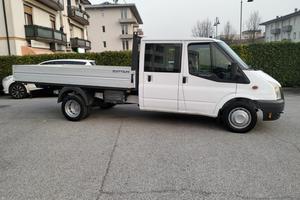 FORD TRANSIT 7 posti Cilindrata 2.4 TDCI 140 CV