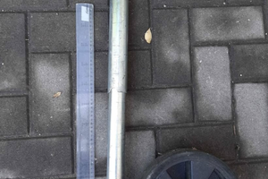 Servotimone con ruotino per rimorchio e roulotte