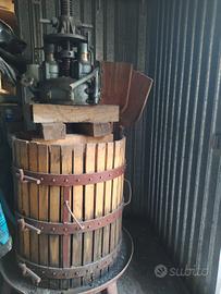 Torchio idraulico per uva 