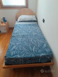 letto singolo in legno 