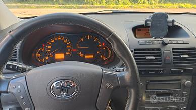 TOYOTA AVENSIS 2.2 D4D