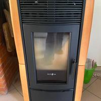 Stufa a pellet Ecotek da 2,5 a 11 Kw/h