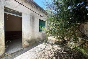 Casa di corte da ristrutturare