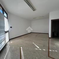 NEGOZIO A ROMANO D'EZZELINO