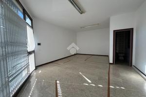 NEGOZIO A ROMANO D'EZZELINO