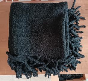 Scialle nero lana bouclè costume sardo Osilo 