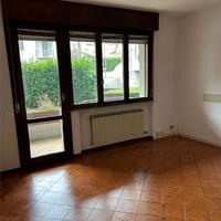 Appartamento al piano terra con doppio terrazzo e