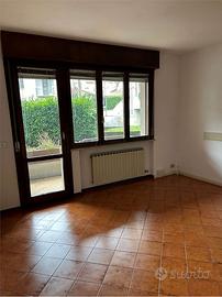 Appartamento al piano terra con doppio terrazzo e