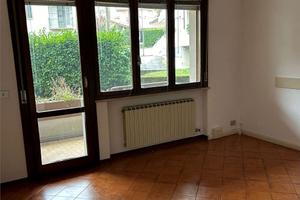 Appartamento al piano terra con doppio terrazzo e