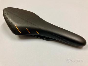 Sella bici da corsa Fizik