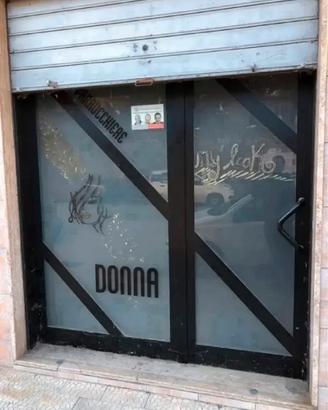 Porta in alluminio adatta a tutti gli ambienti